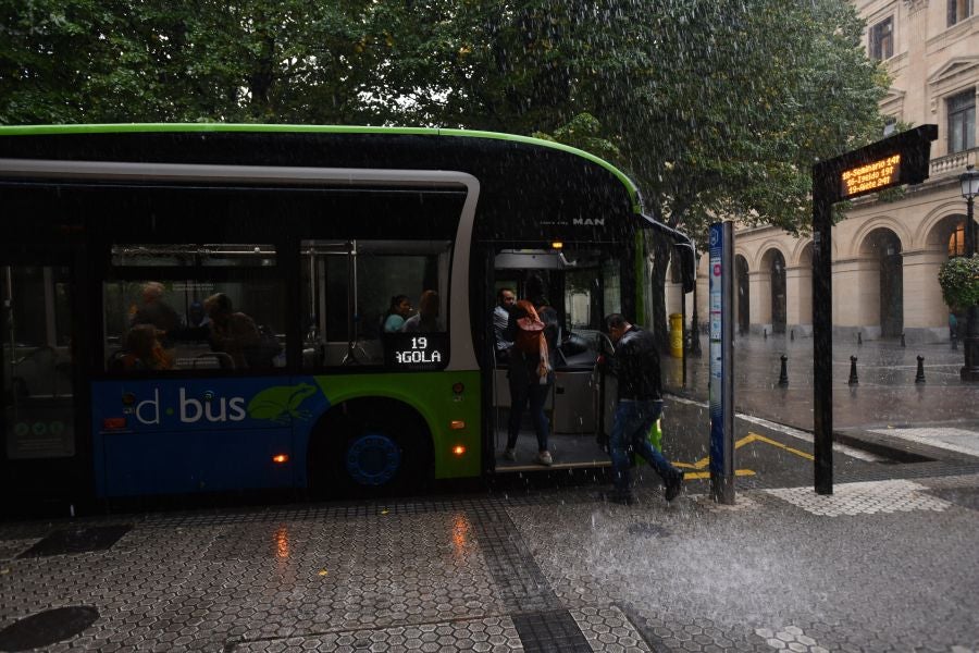 Fotos: Chaparrón de mediodía