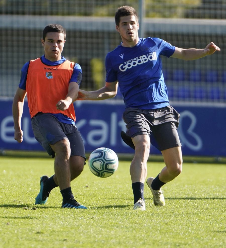 Fotos: Los más pequeños disfrutan viendo el entrenamiento de la Real en Zubieta