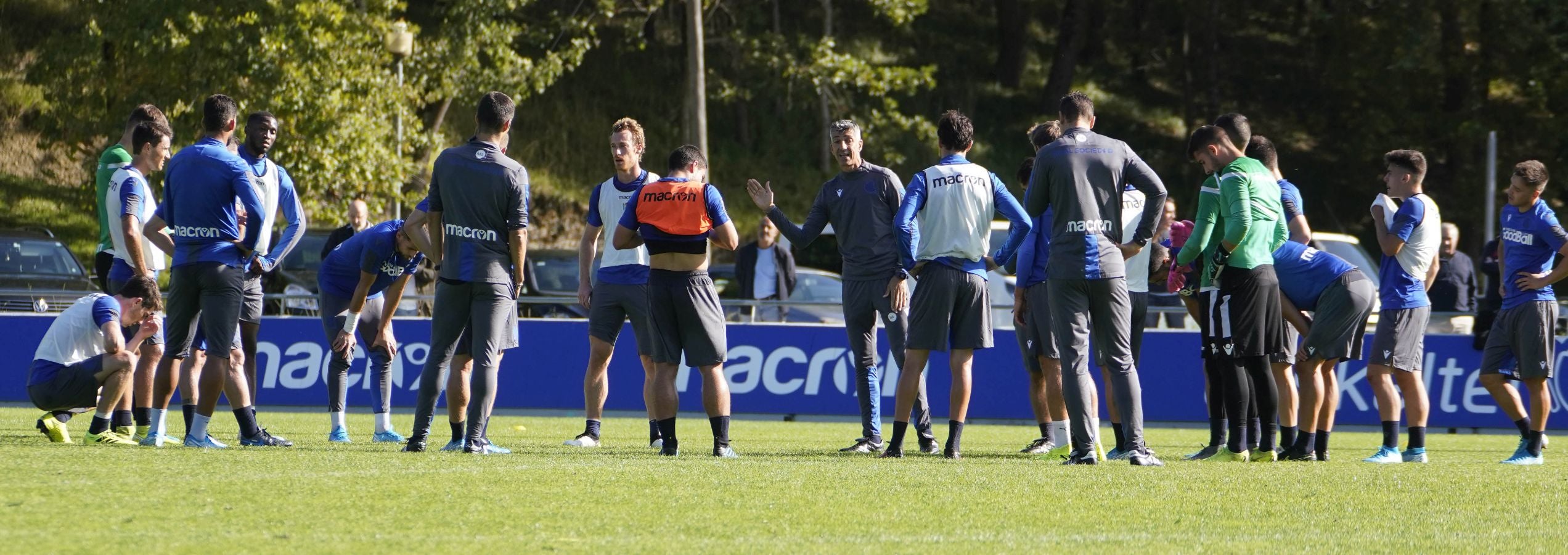 Fotos: Los más pequeños disfrutan viendo el entrenamiento de la Real en Zubieta