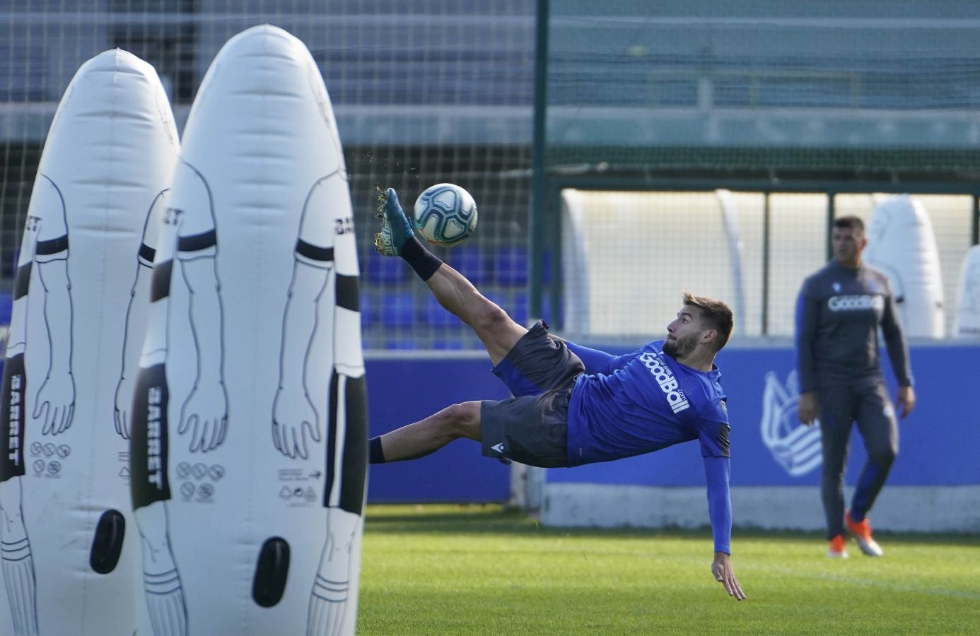 Fotos: Los más pequeños disfrutan viendo el entrenamiento de la Real en Zubieta