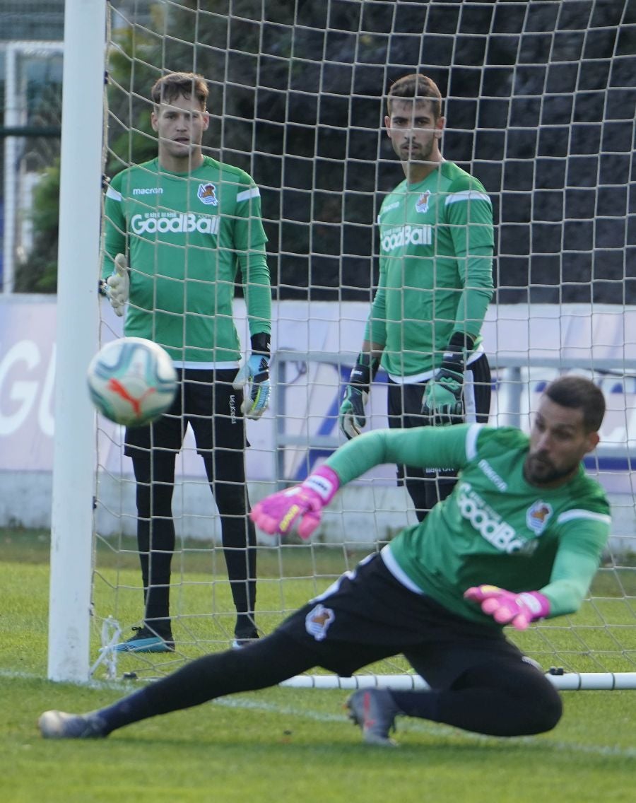 Fotos: Los más pequeños disfrutan viendo el entrenamiento de la Real en Zubieta