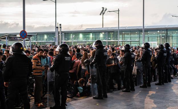 Normalidad en el Prat tras el tras bloqueo y las cancelaciones