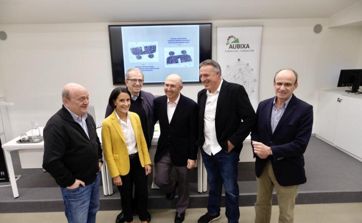 Miembros de la Fundación Aubixa, esta mañana en Tabakalera. 