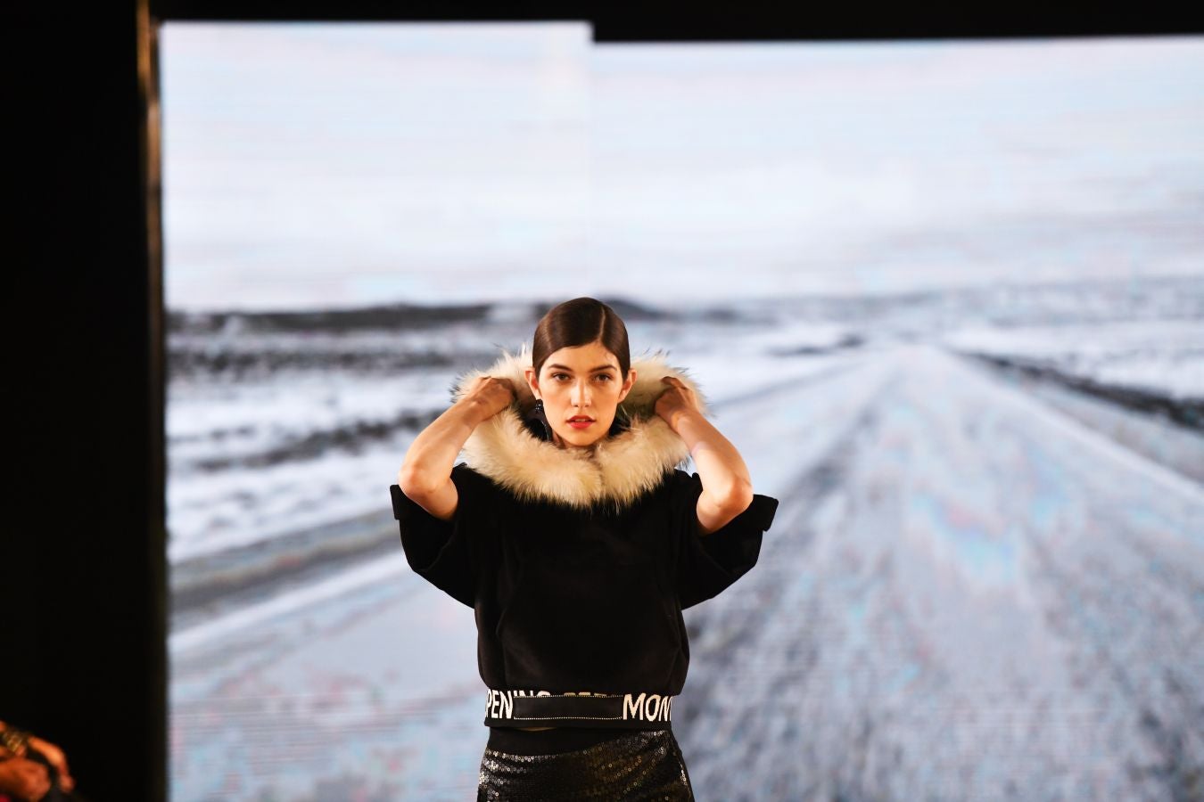 Balenciaga acoge un emotivo e impecable doble desfile a cargo de Mercedes de Miguel y Santos Costura.