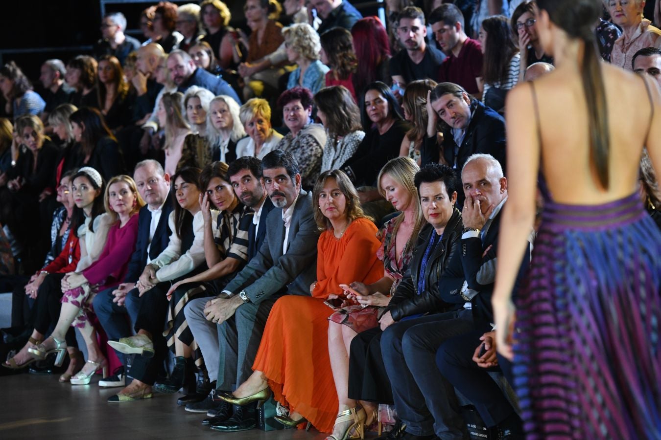 Balenciaga acoge un emotivo e impecable doble desfile a cargo de Mercedes de Miguel y Santos Costura.