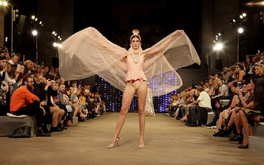 Mosquito Blue, Molupita, O`Farril, La Romantique, Telarista Urbana, Maider Alzaga, Luhei, Testone Hojas, Laia Varela, Davidi Dú, Anhelo, Sastrería Aldabaldetreku e Inge Zubeldia han desfilado en la pasarela de San Telmo este sábado 