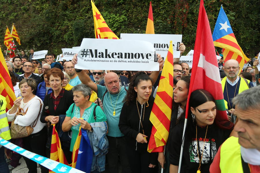 Fotos: Arranca en Donostia la manifestación de Gure Esku en favor de los condenados del procés