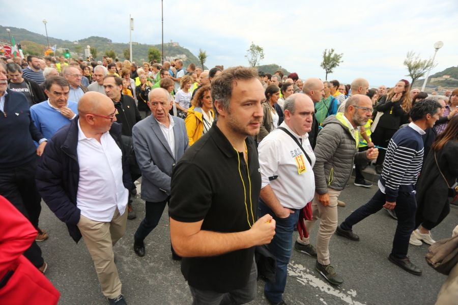 Fotos: Arranca en Donostia la manifestación de Gure Esku en favor de los condenados del procés