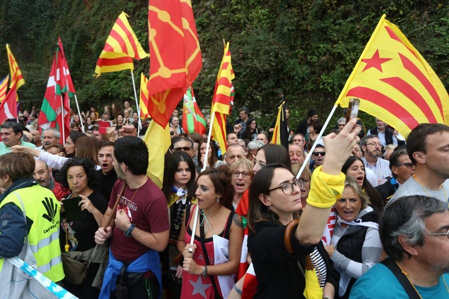 Fotos: Arranca en Donostia la manifestación de Gure Esku en favor de los condenados del procés