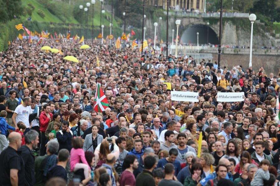 Fotos: Arranca en Donostia la manifestación de Gure Esku en favor de los condenados del procés