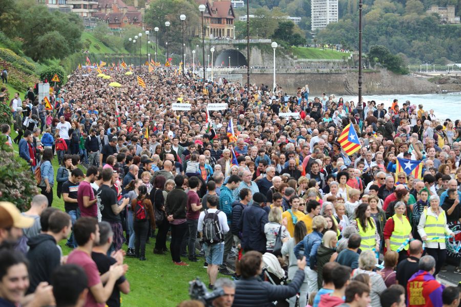 Fotos: Arranca en Donostia la manifestación de Gure Esku en favor de los condenados del procés