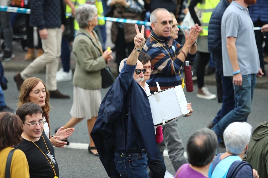 Fotos: Arranca en Donostia la manifestación de Gure Esku en favor de los condenados del procés