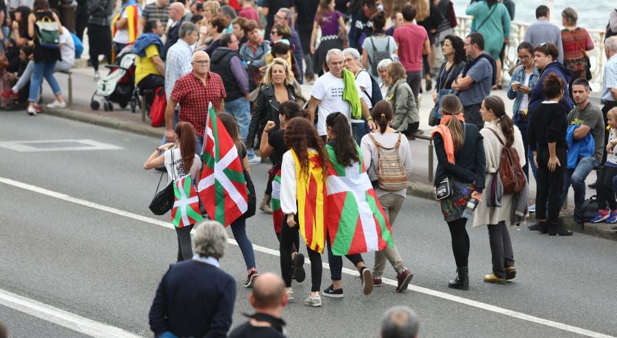 Fotos: Arranca en Donostia la manifestación de Gure Esku en favor de los condenados del procés