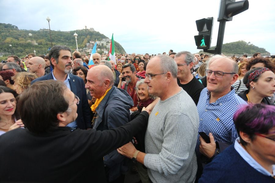 Fotos: Arranca en Donostia la manifestación de Gure Esku en favor de los condenados del procés