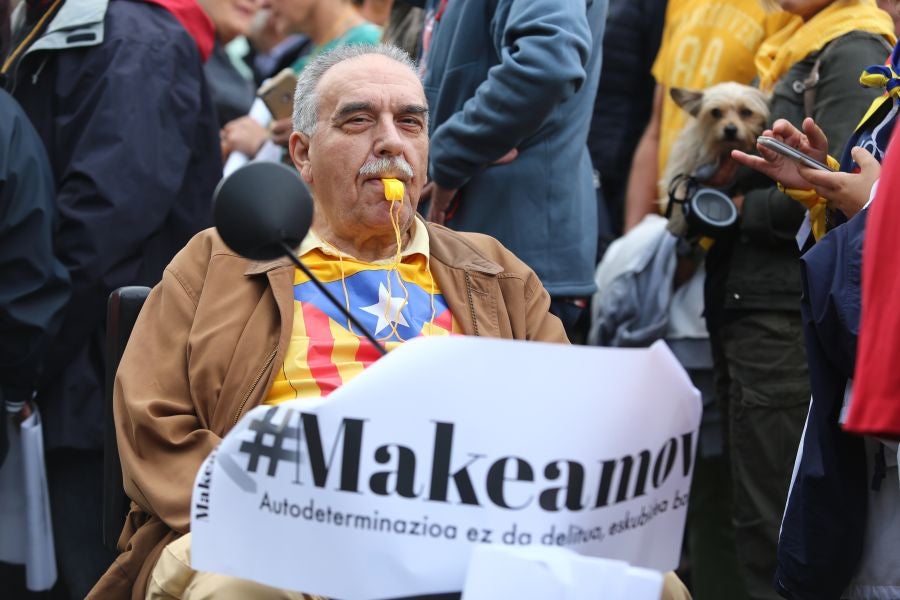 Fotos: Arranca en Donostia la manifestación de Gure Esku en favor de los condenados del procés