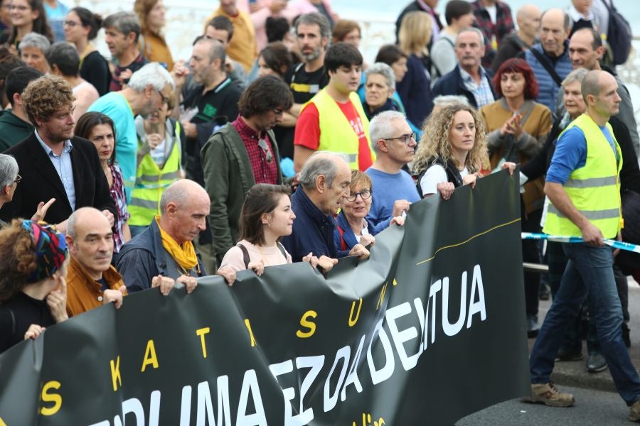 Fotos: Arranca en Donostia la manifestación de Gure Esku en favor de los condenados del procés