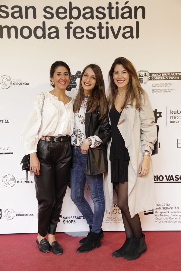 Este sábado, por la mañana, el Museo San Telmo acoge los quince desfiles de diseñadores guipuzcoanos y comercios multimarca: Mosquito Blue, Molupita, O`Farril, La Romantique, Telarista Urbana, Maider Alzaga, Luhei, Testone Hojas, Laia Varela, Davidi Dú, Anhelo, Sastrería Aldabaldetreku, Inge Zubeldia. 