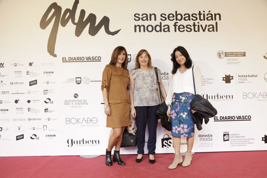 Este sábado, por la mañana, el Museo San Telmo acoge los quince desfiles de diseñadores guipuzcoanos y comercios multimarca: Mosquito Blue, Molupita, O`Farril, La Romantique, Telarista Urbana, Maider Alzaga, Luhei, Testone Hojas, Laia Varela, Davidi Dú, Anhelo, Sastrería Aldabaldetreku, Inge Zubeldia. 