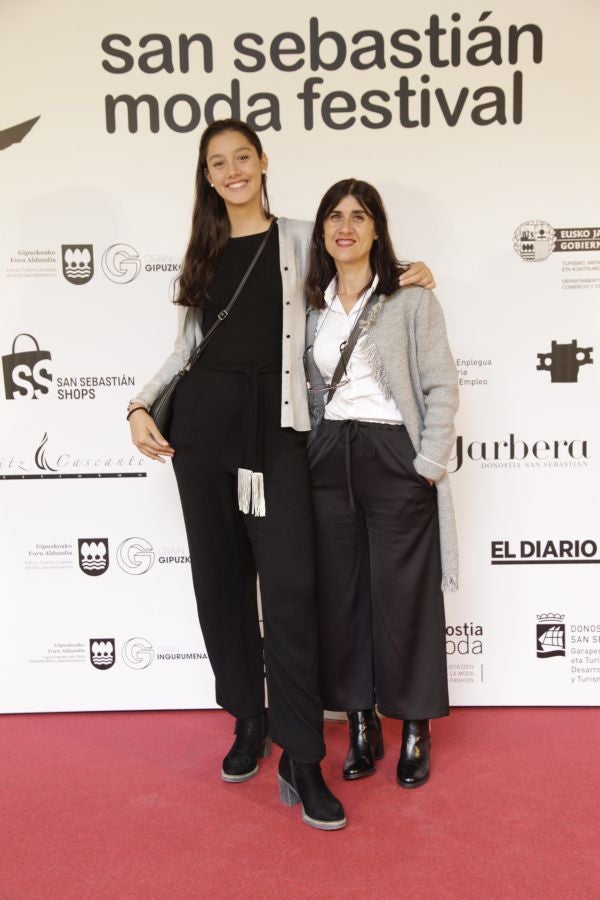 Este sábado, por la mañana, el Museo San Telmo acoge los quince desfiles de diseñadores guipuzcoanos y comercios multimarca: Mosquito Blue, Molupita, O`Farril, La Romantique, Telarista Urbana, Maider Alzaga, Luhei, Testone Hojas, Laia Varela, Davidi Dú, Anhelo, Sastrería Aldabaldetreku, Inge Zubeldia. 