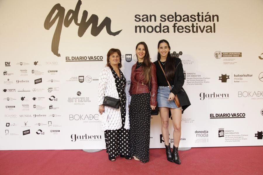 Este sábado, por la mañana, el Museo San Telmo acoge los quince desfiles de diseñadores guipuzcoanos y comercios multimarca: Mosquito Blue, Molupita, O`Farril, La Romantique, Telarista Urbana, Maider Alzaga, Luhei, Testone Hojas, Laia Varela, Davidi Dú, Anhelo, Sastrería Aldabaldetreku, Inge Zubeldia. 