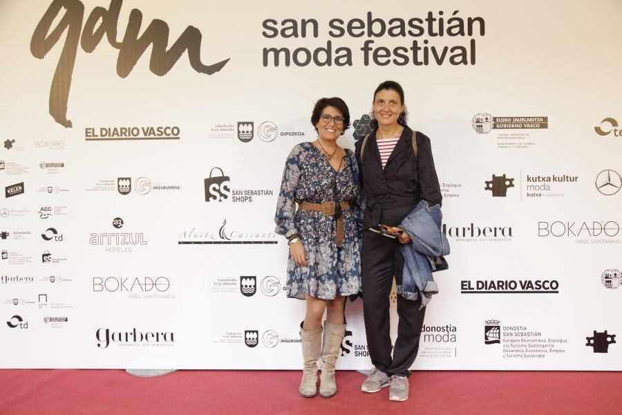 Este sábado, por la mañana, el Museo San Telmo acoge los quince desfiles de diseñadores guipuzcoanos y comercios multimarca: Mosquito Blue, Molupita, O`Farril, La Romantique, Telarista Urbana, Maider Alzaga, Luhei, Testone Hojas, Laia Varela, Davidi Dú, Anhelo, Sastrería Aldabaldetreku, Inge Zubeldia. 