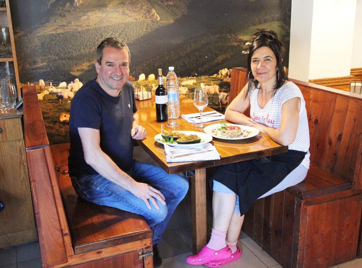 Aitor Urreta Etxezarreta e Isa Díaz llevan las riendas de Erronka Taberna, en Beasain.