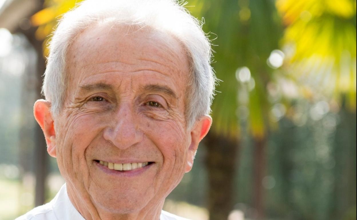El chef Michel Guérard, en los jardines de su afamado restaurante Les Prés d'Eugénie.