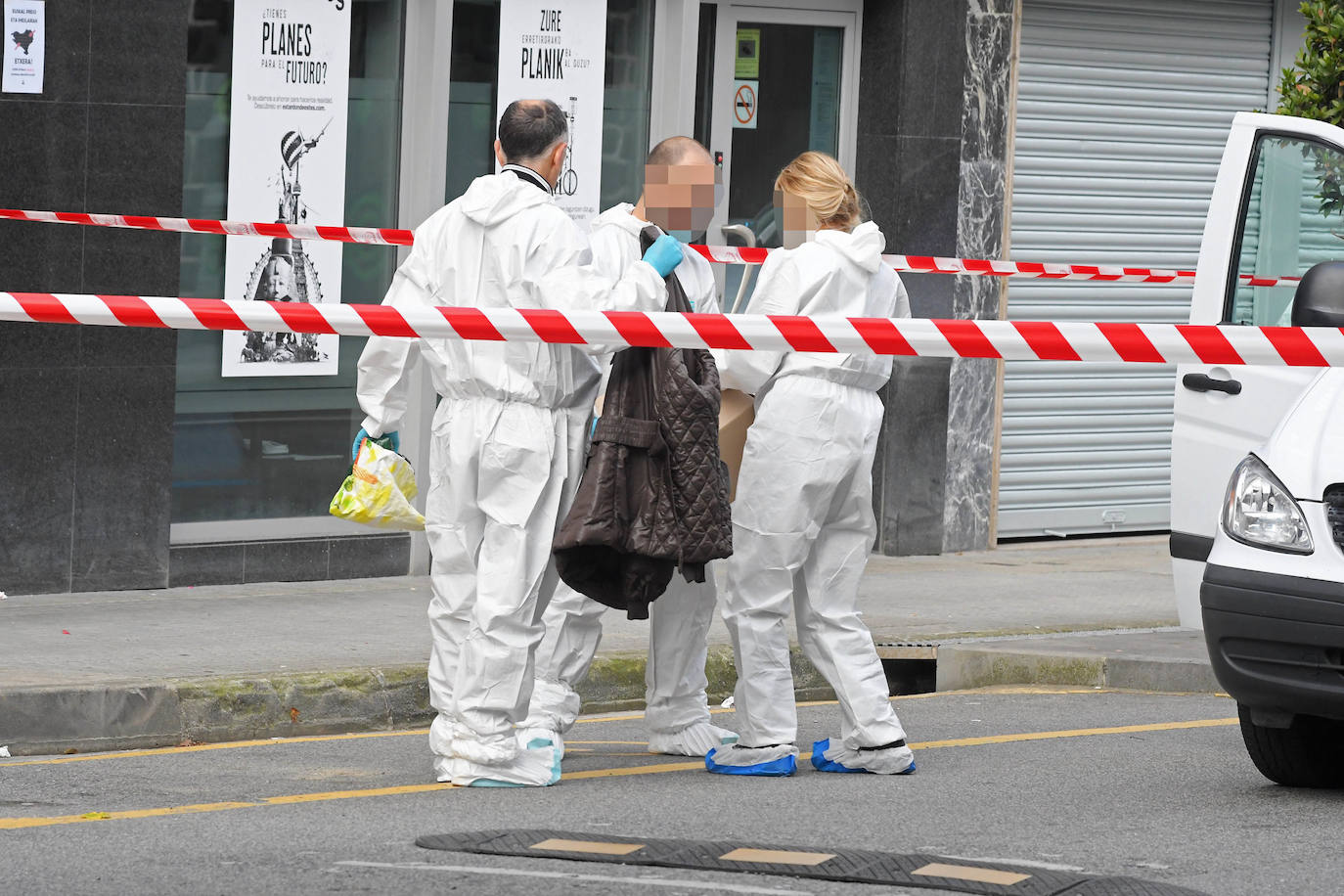Fotos: Un joven es apuñalado en un autobús en Andoain