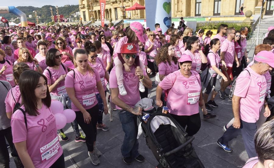 El rosa ha teñido las calles de Donostia. 