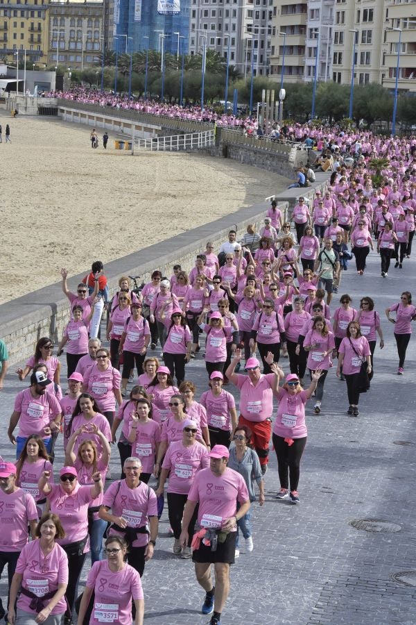 El rosa ha teñido las calles de Donostia. 