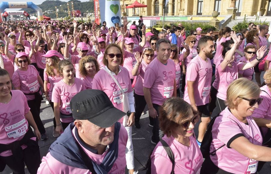 El rosa ha teñido las calles de Donostia. 