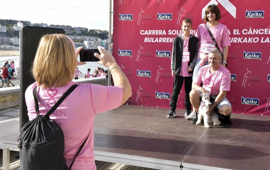 El rosa ha teñido las calles de Donostia. 