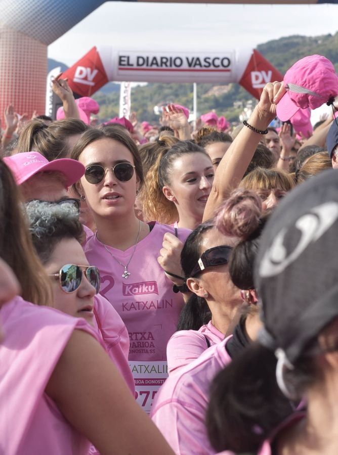 El rosa ha teñido las calles de Donostia. 