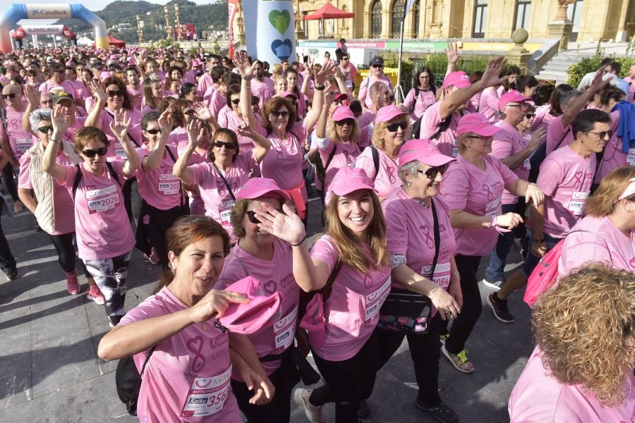 El rosa ha teñido las calles de Donostia. 
