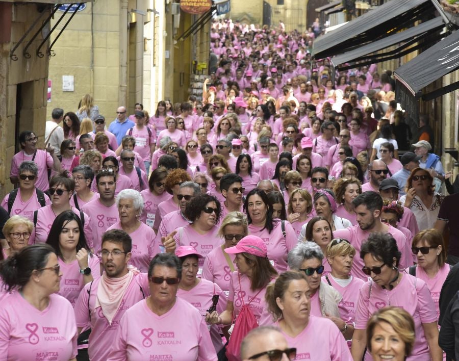 El rosa ha teñido las calles de Donostia. 