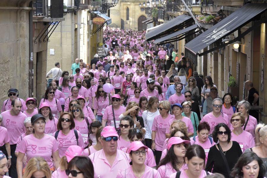 El rosa ha teñido las calles de Donostia. 