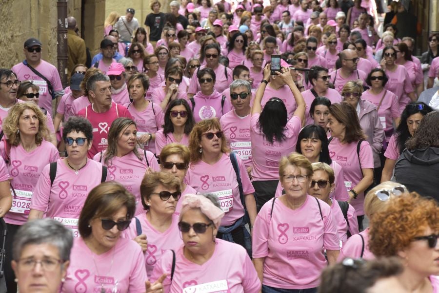 El rosa ha teñido las calles de Donostia. 