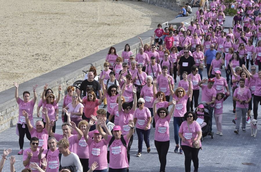 El rosa ha teñido las calles de Donostia. 