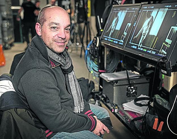 Guillermo Vecchio, durante el trabajo de postproducción de 'Estoy vivo'. 