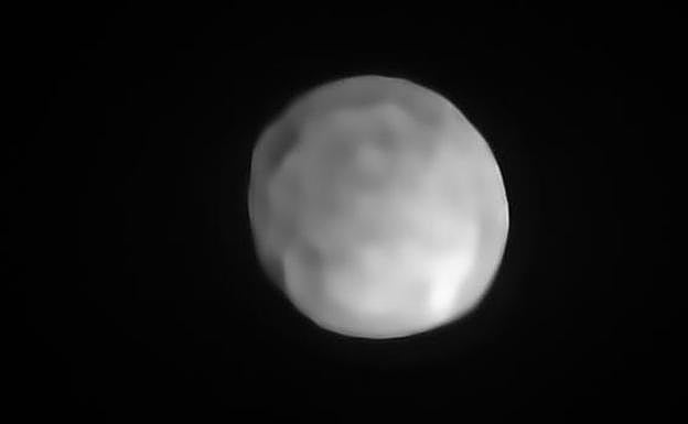 Gracias a esta imagen, Hygiea se convierte en el planeta enano más pequeño del Sistema Solar. 