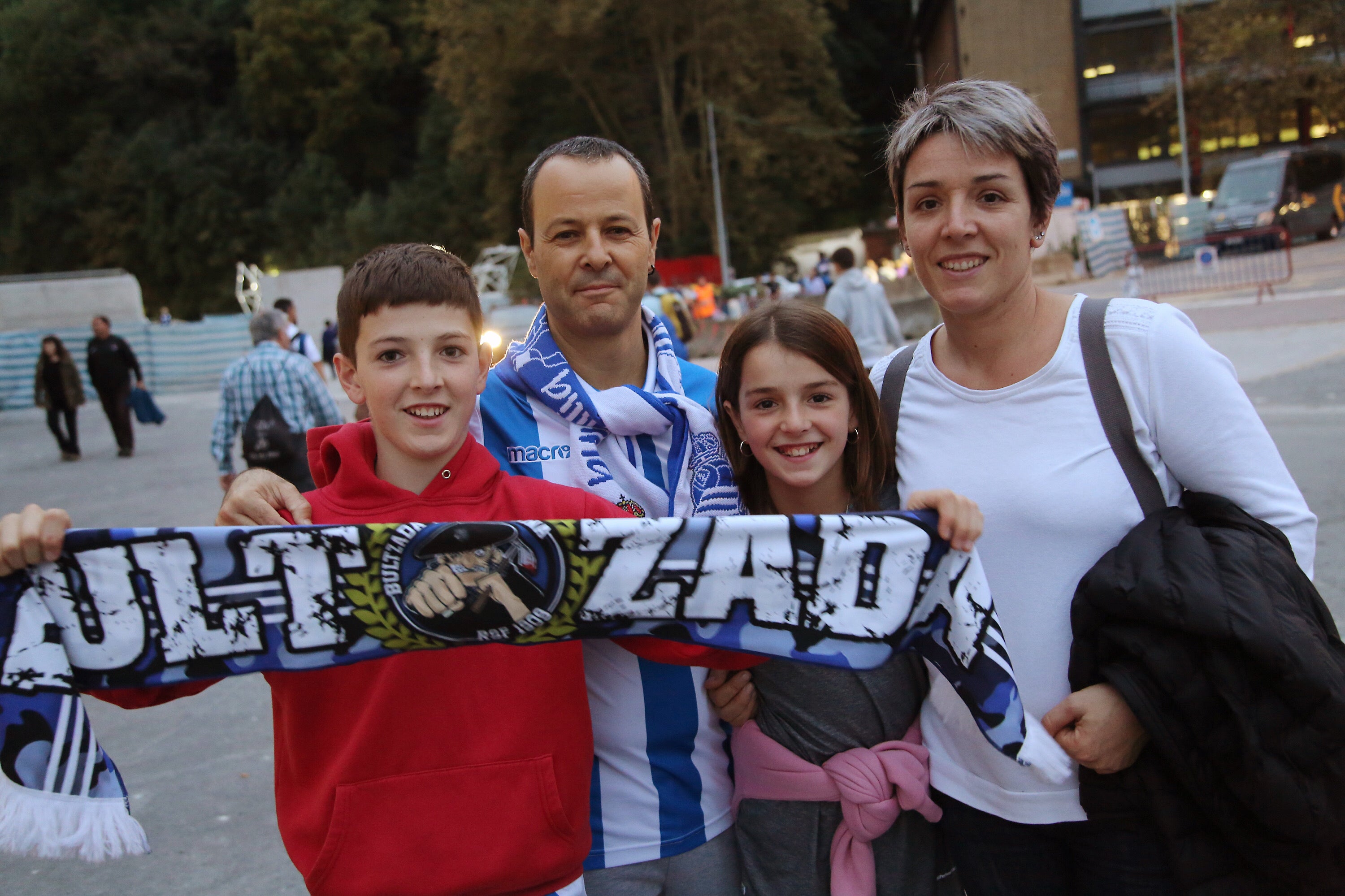 Fotos: ¿Has estado viendo el Real - Levante? Búscate en las fotos