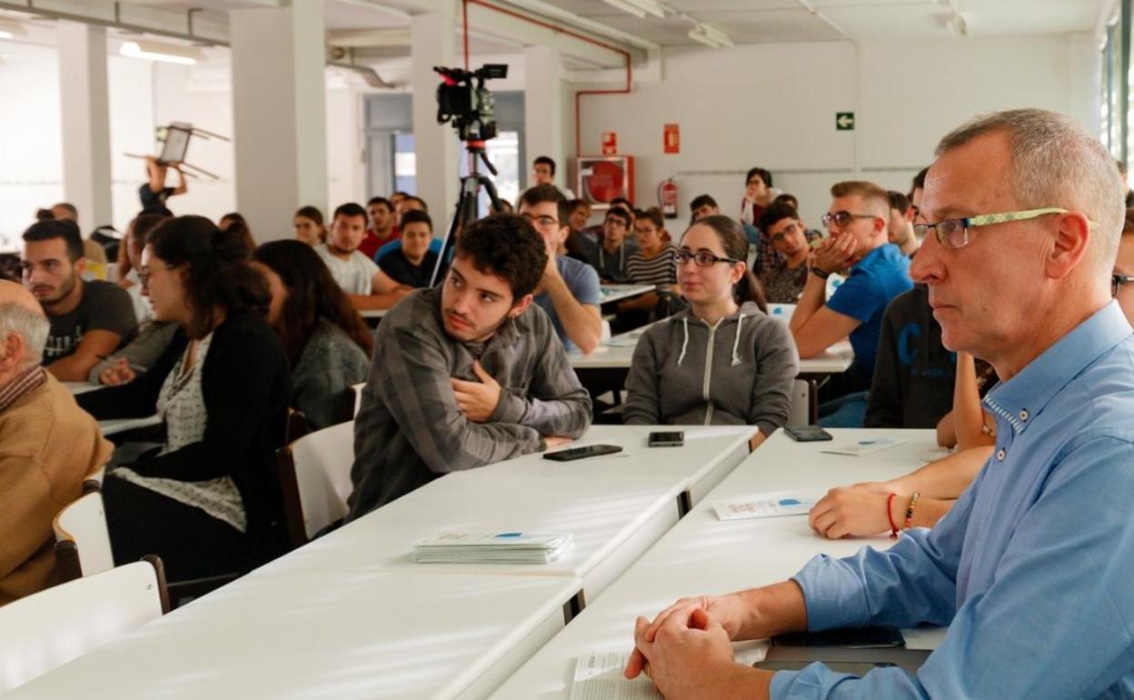 El matemático Enrique Zuazua coordinó la jornada 'Jakin eta Erein'. 