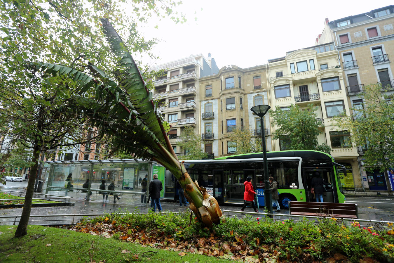 Fotos: El temporal de viento y olas deja numerosas incidencias en Gipuzkoa