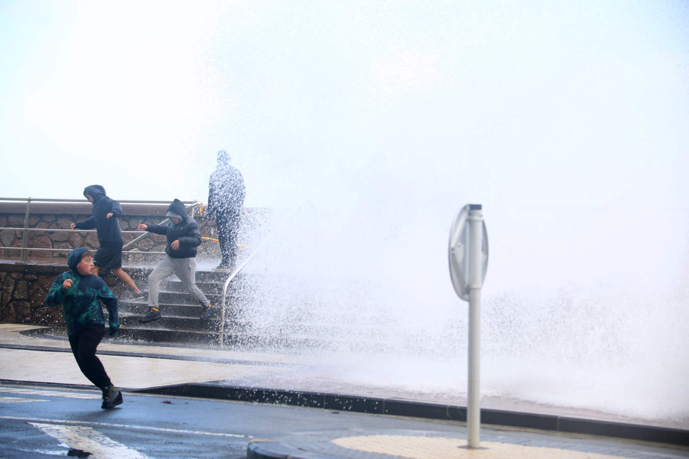 Fotos: El temporal de viento y olas deja numerosas incidencias en Gipuzkoa