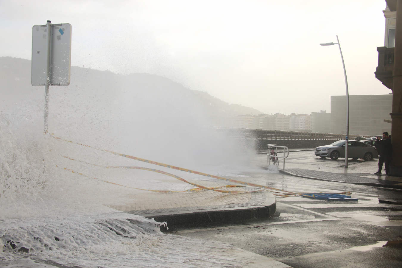 Fotos: El temporal de viento y olas deja numerosas incidencias en Gipuzkoa