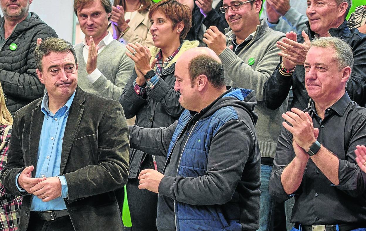 Ortuzar felicita a Esteban en el mitin de ayer después del rifirrafe con Vox en el debate de La 1.