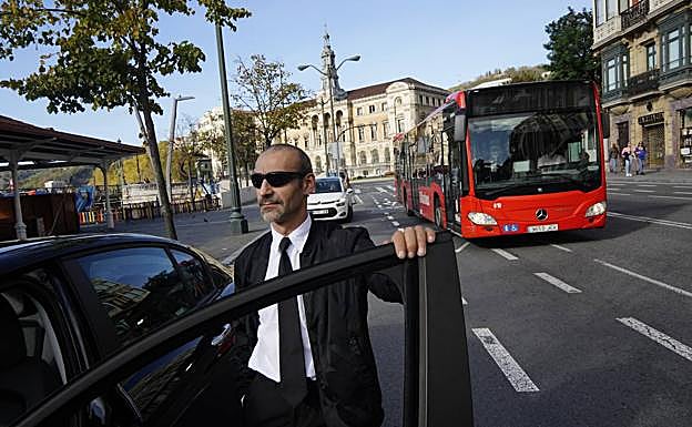 Un conductor de Uber en Bilbao.