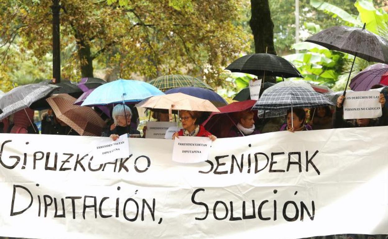 Concentración de familiares de mayores en residencias este martes frente a la Diputación