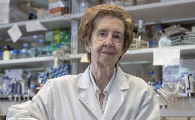 Margarita Salas, en el laboratorio del CSIC.