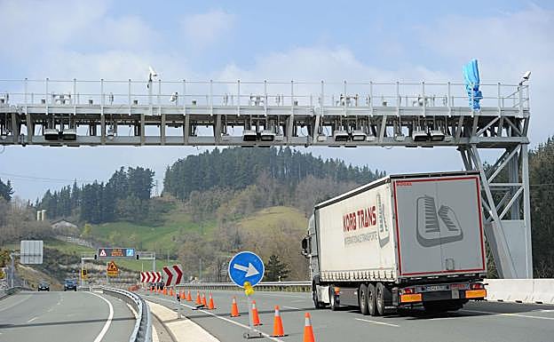 Arco de peaje instalado en la A-636 que se activará, previsiblemente, en 2020. 